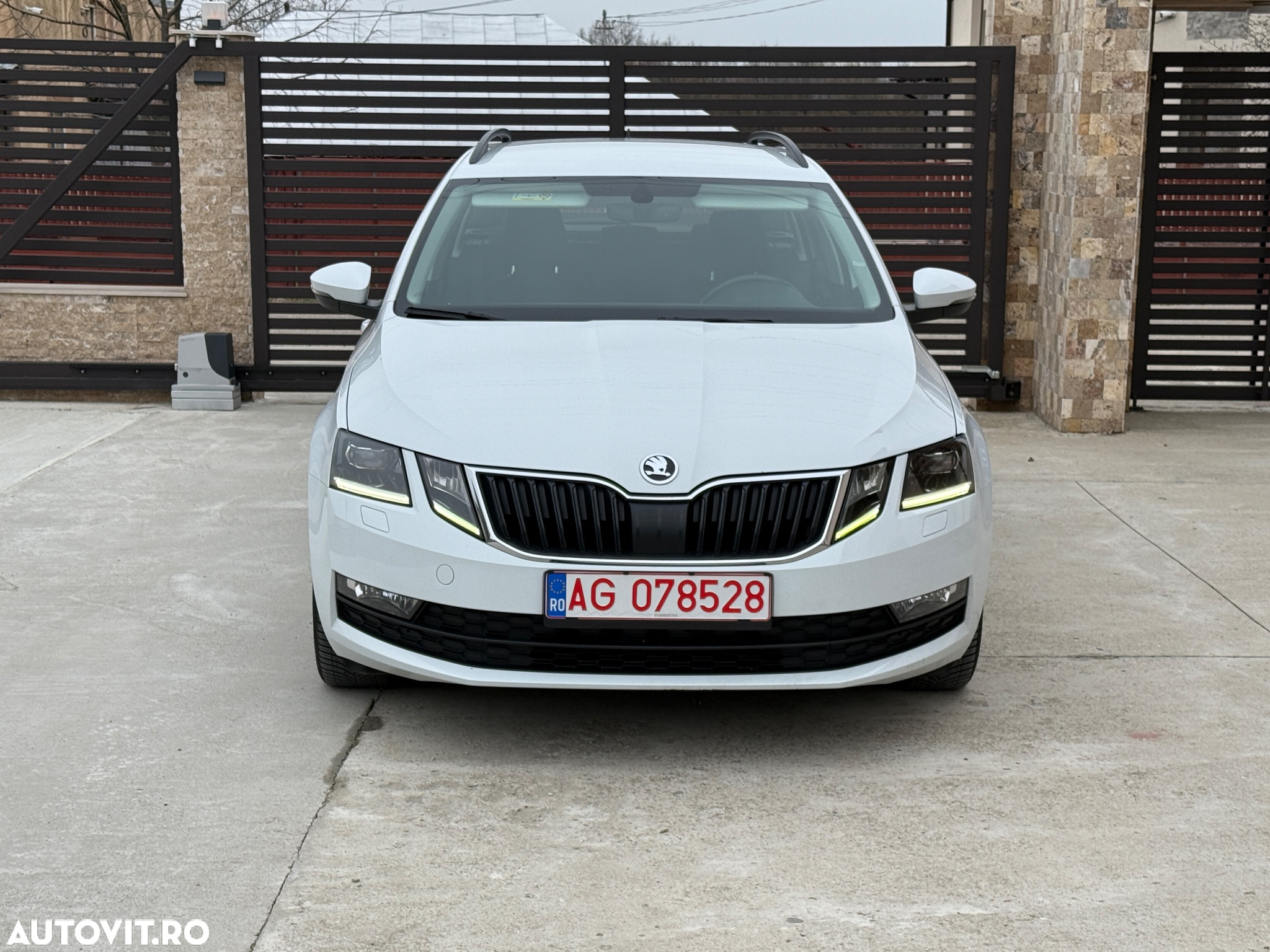 Skoda Octavia Combi Diesel 1.6 TDI DSG Style - 10
