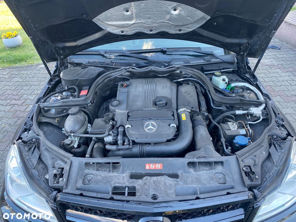 Mercedes-Benz Klasa C 180 CGI Automatik BlueEFFICIENCY Avantgarde - 23