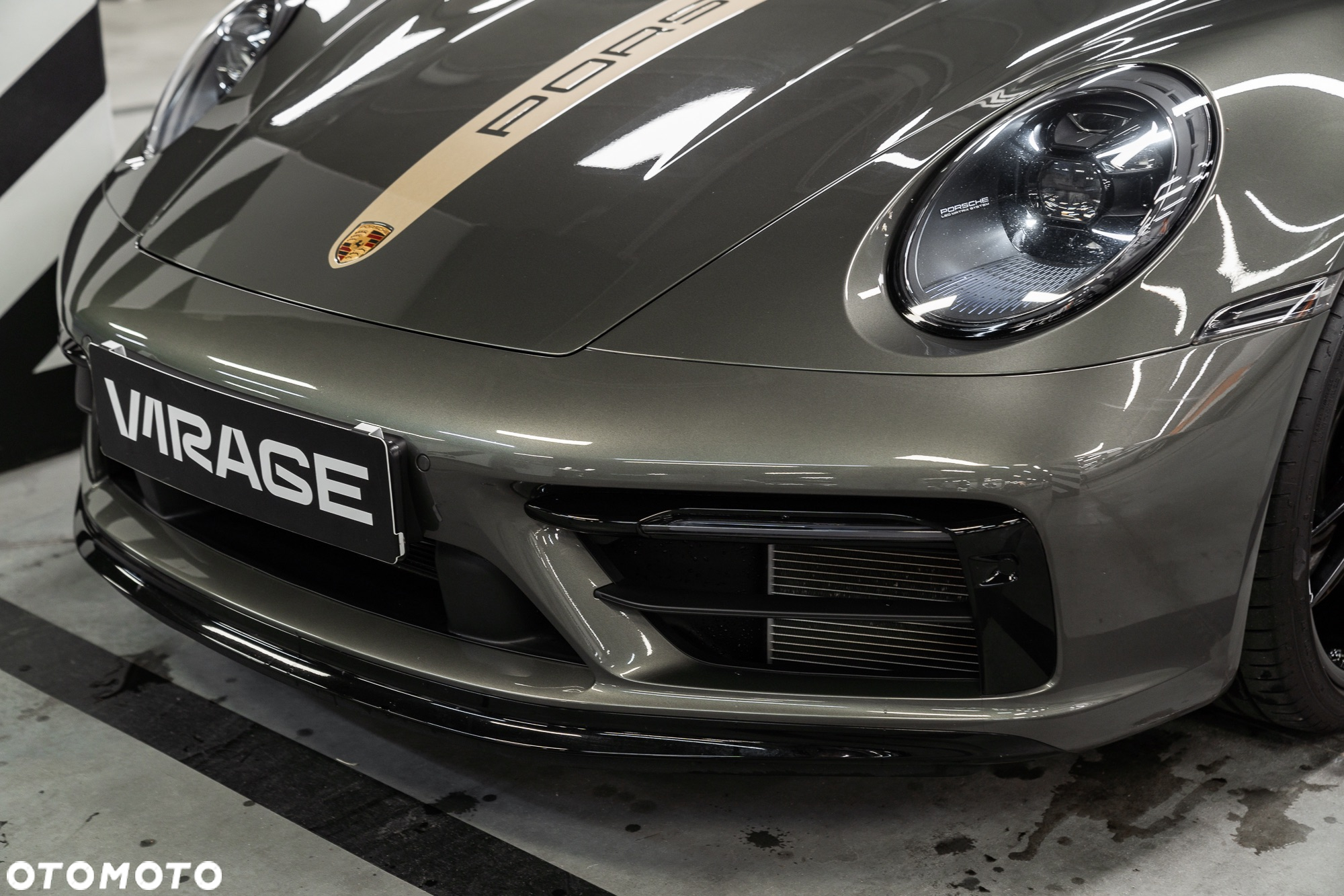 Porsche 911 Carrera 4 GTS - 6