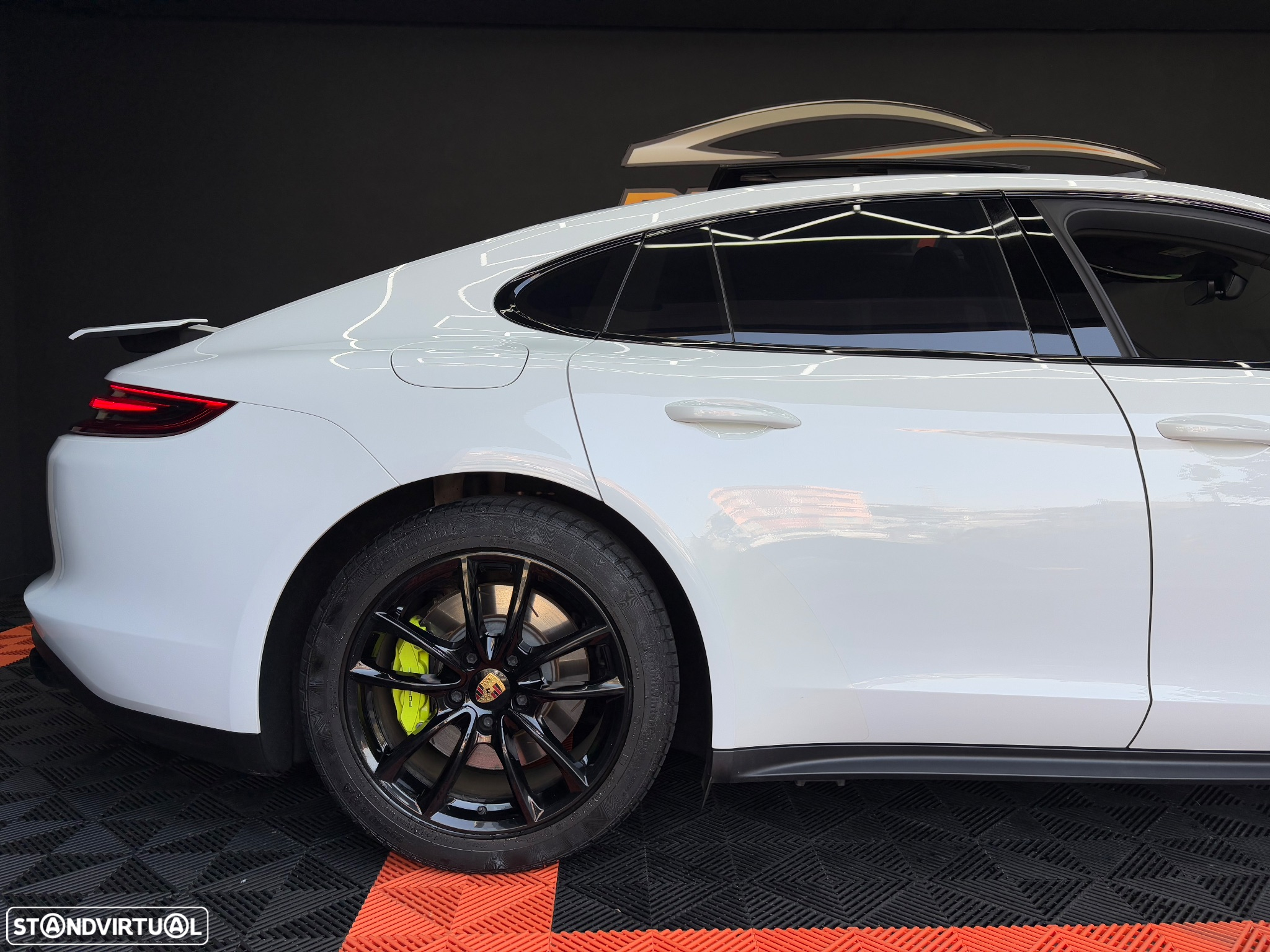 Porsche Panamera 4 E-Hybrid - 24