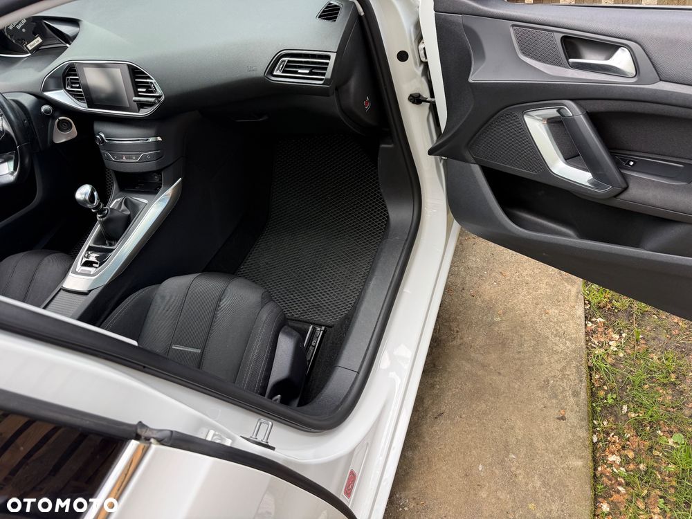 Peugeot 308 1.2 PureTech Allure S&S - 3
