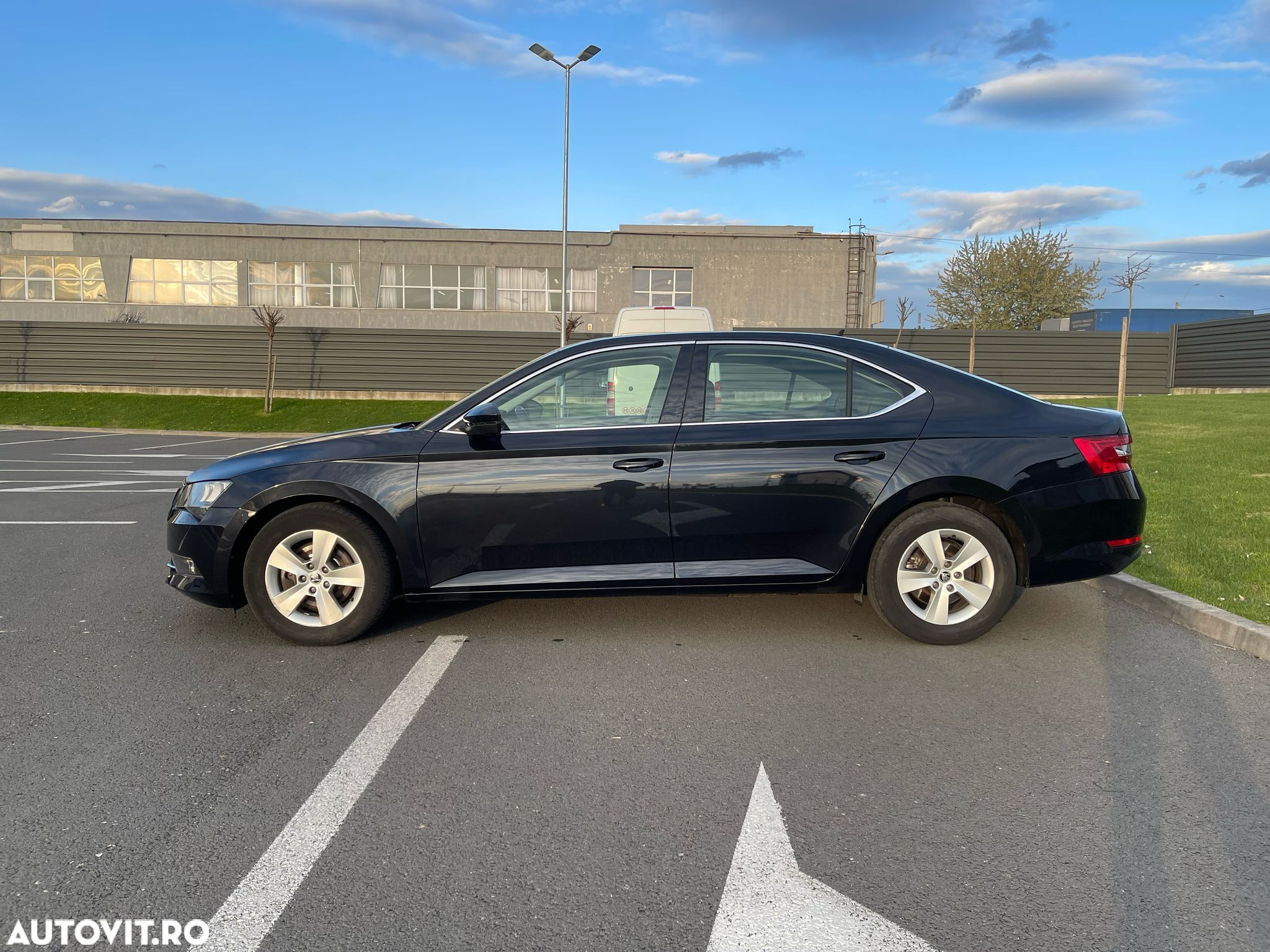 Skoda Superb 2.0 TDI DSG Premium Edition - 3