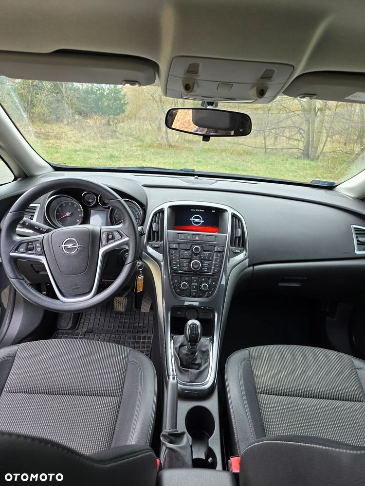 Opel Astra 1.4 T Cosmo - 4