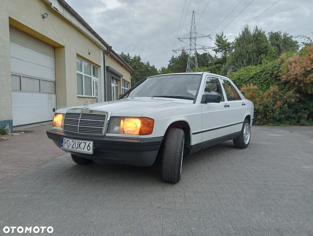 Mercedes-Benz W201 (190) - 1