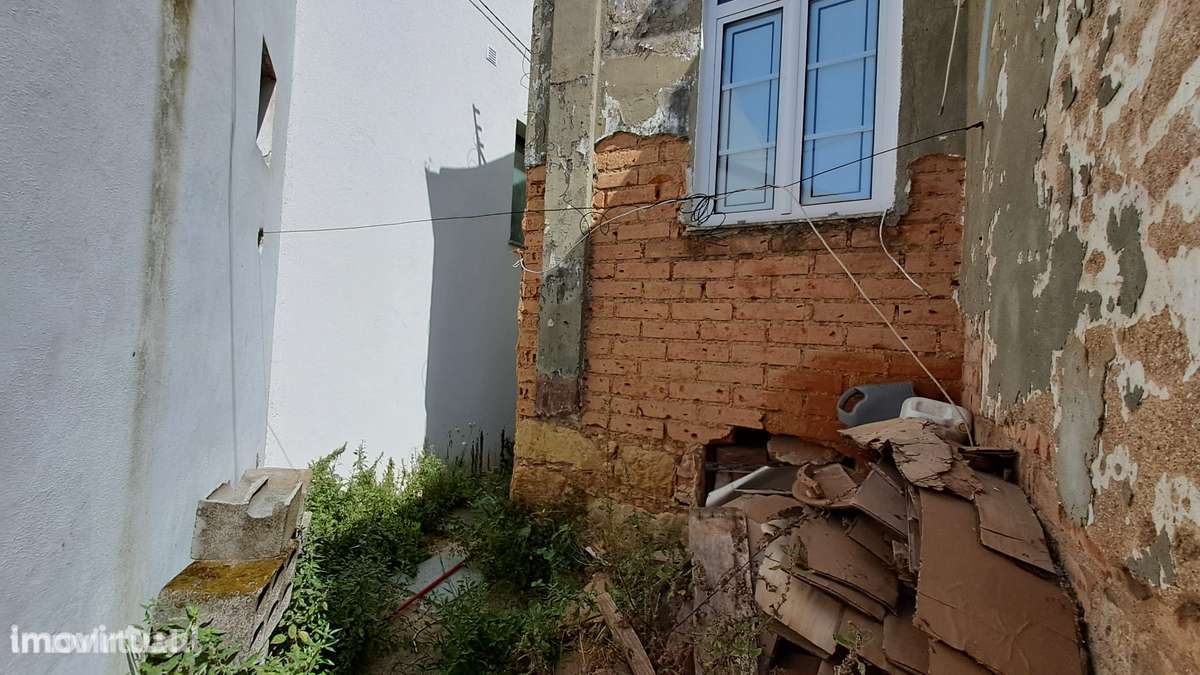 Moradia T3 - Bairro Norton de Matos - Com Projeto Aprovado - Grande imagem: 4/25