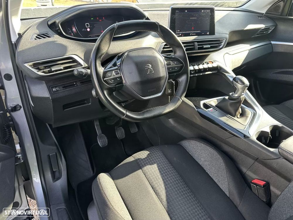 Peugeot 5008 1.2 PureTech Allure - 24