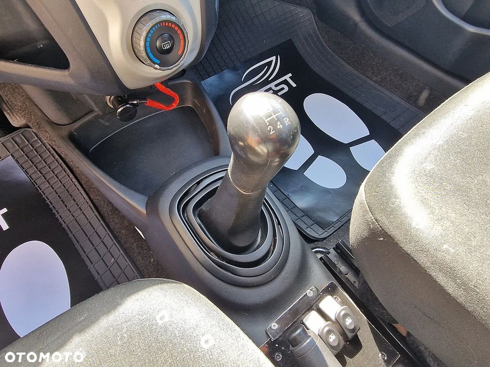 Toyota Yaris 1.0 VVT-i - 12