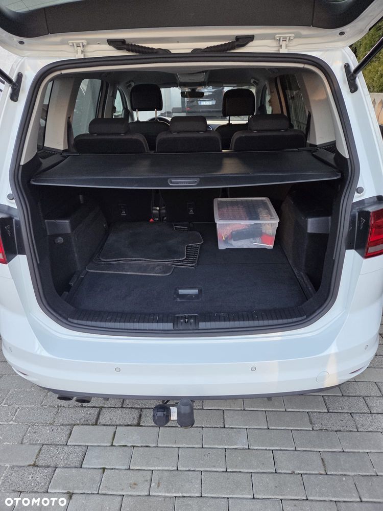 Volkswagen Touran - 11
