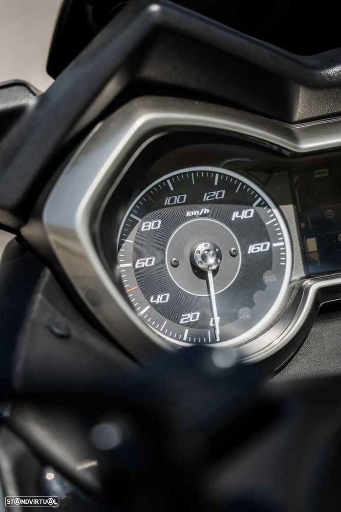 Yamaha X-Max 300 - 31