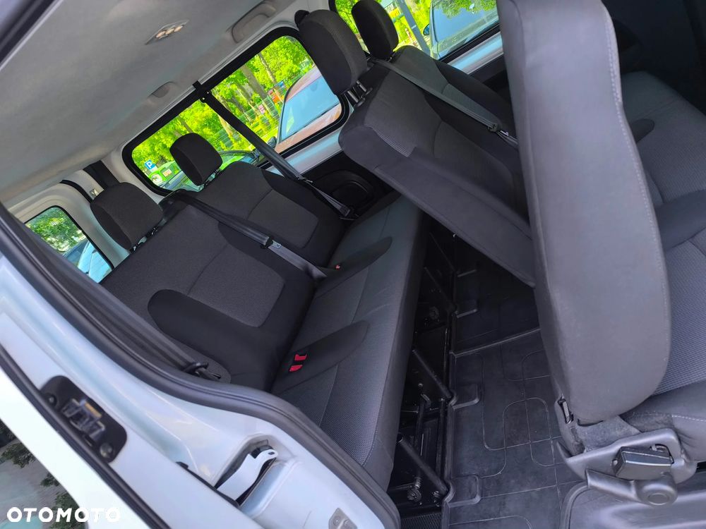 Renault Trafic 2.0 dCi - 9