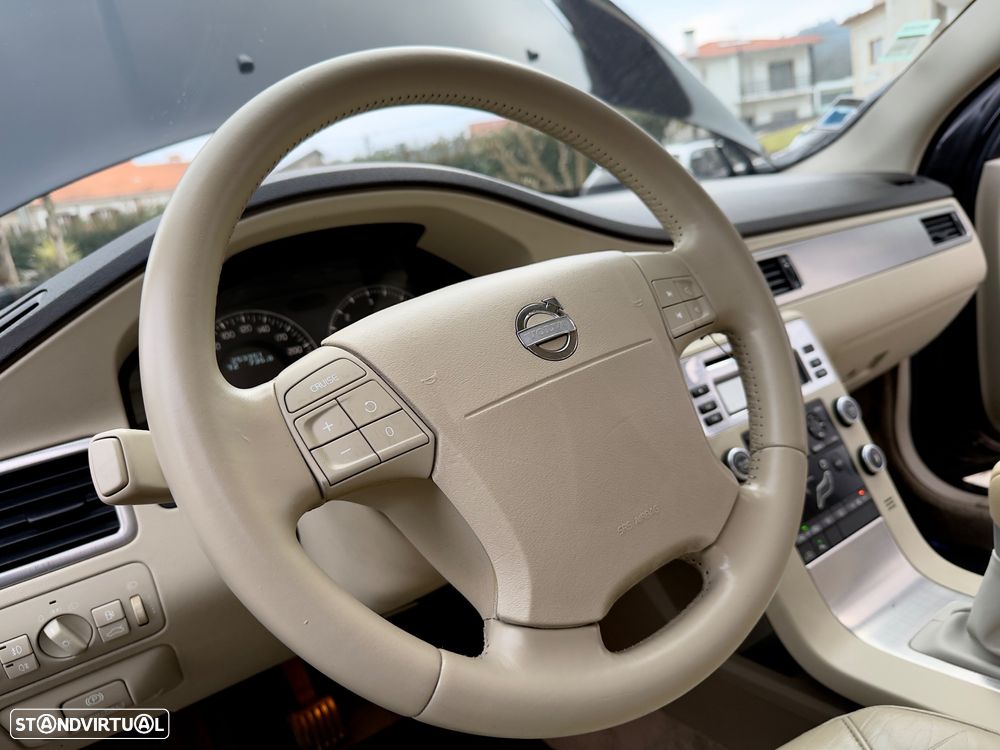 Volvo V70 2.4 D5 Momentum - 38