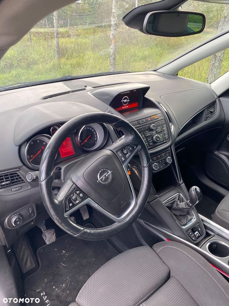 Opel Zafira - 10