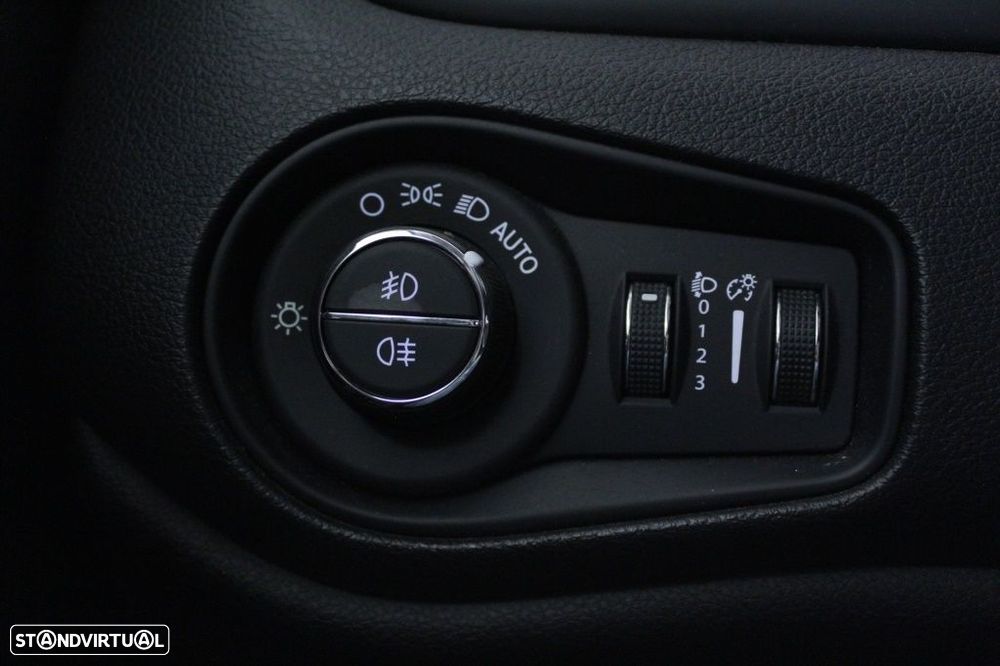 Jeep Renegade 1.0 T Limited - 27