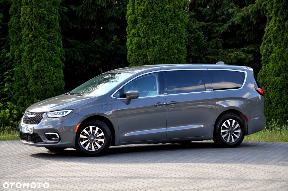Chrysler Pacifica - 1