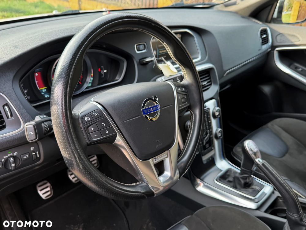 Volvo V40 D2 R Design - 5