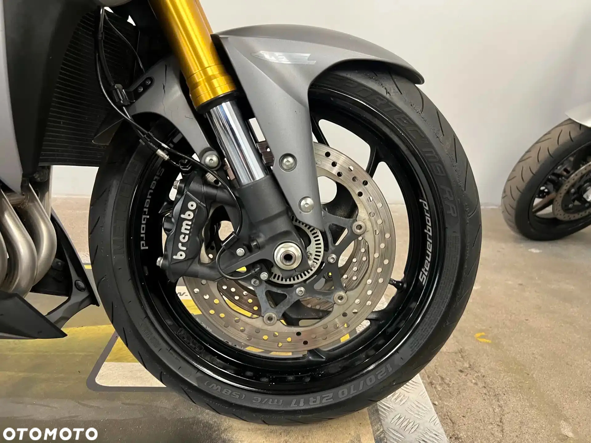 Suzuki GSX 1000 - 9