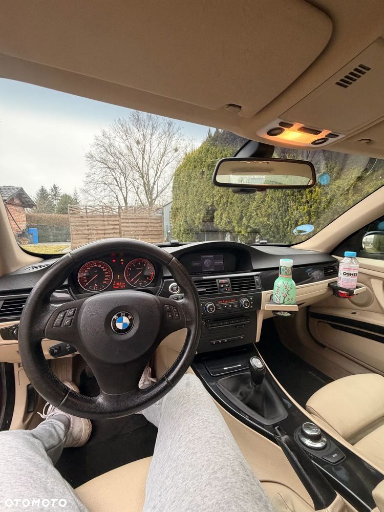 BMW Seria 3 330i - 25
