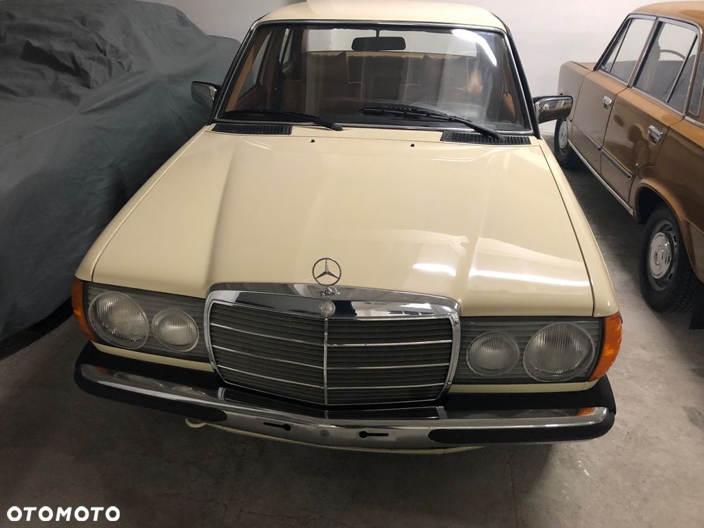 Mercedes-Benz W123 - 1