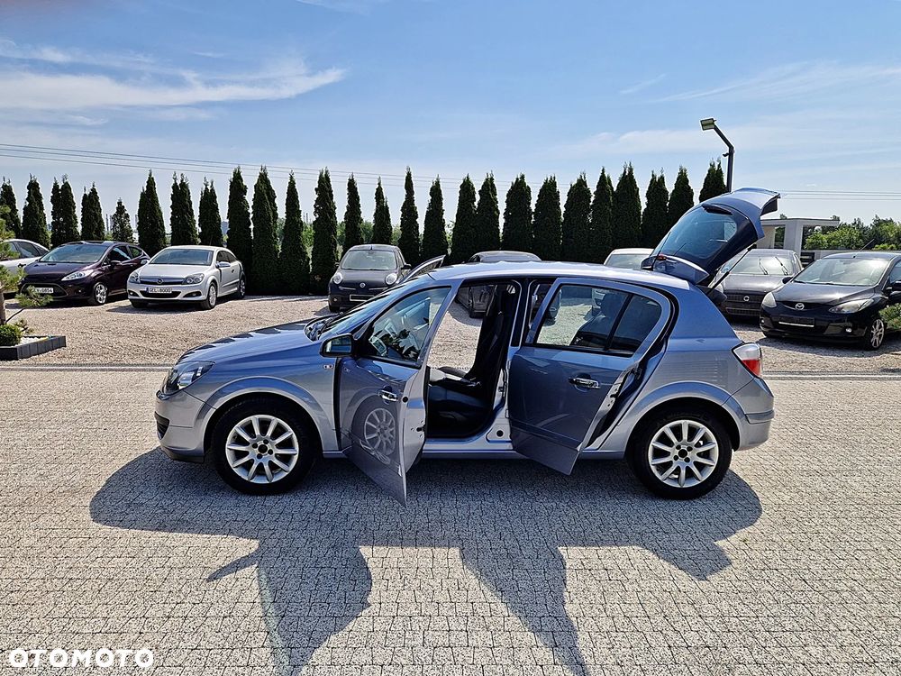 Opel Astra 1.6 Essentia - 22