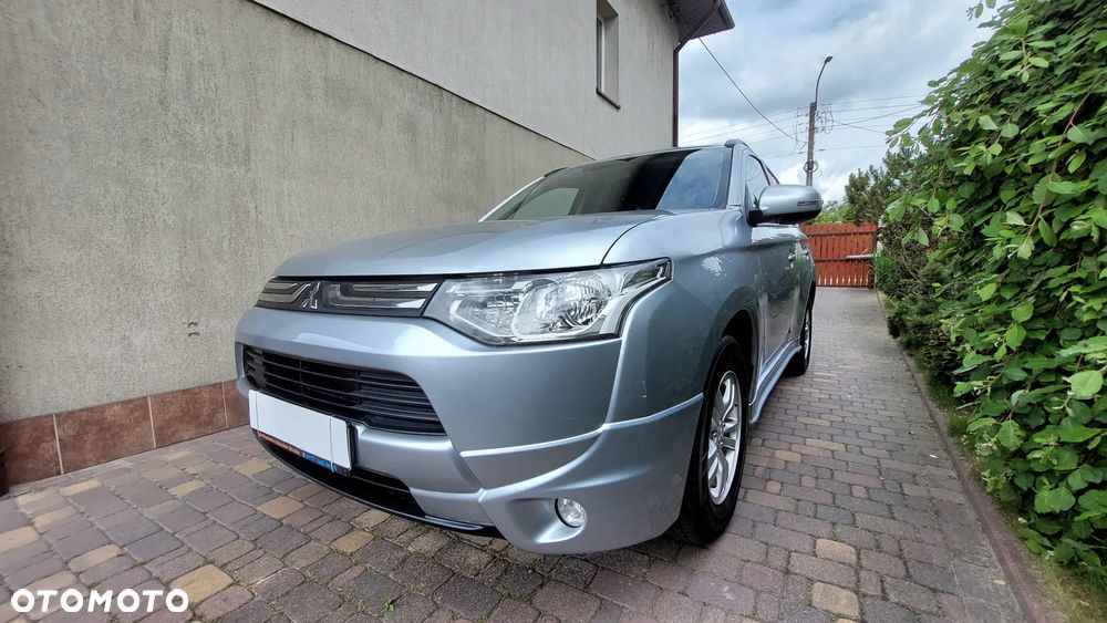 Mitsubishi Outlander 2.0 2WD Invite - 2