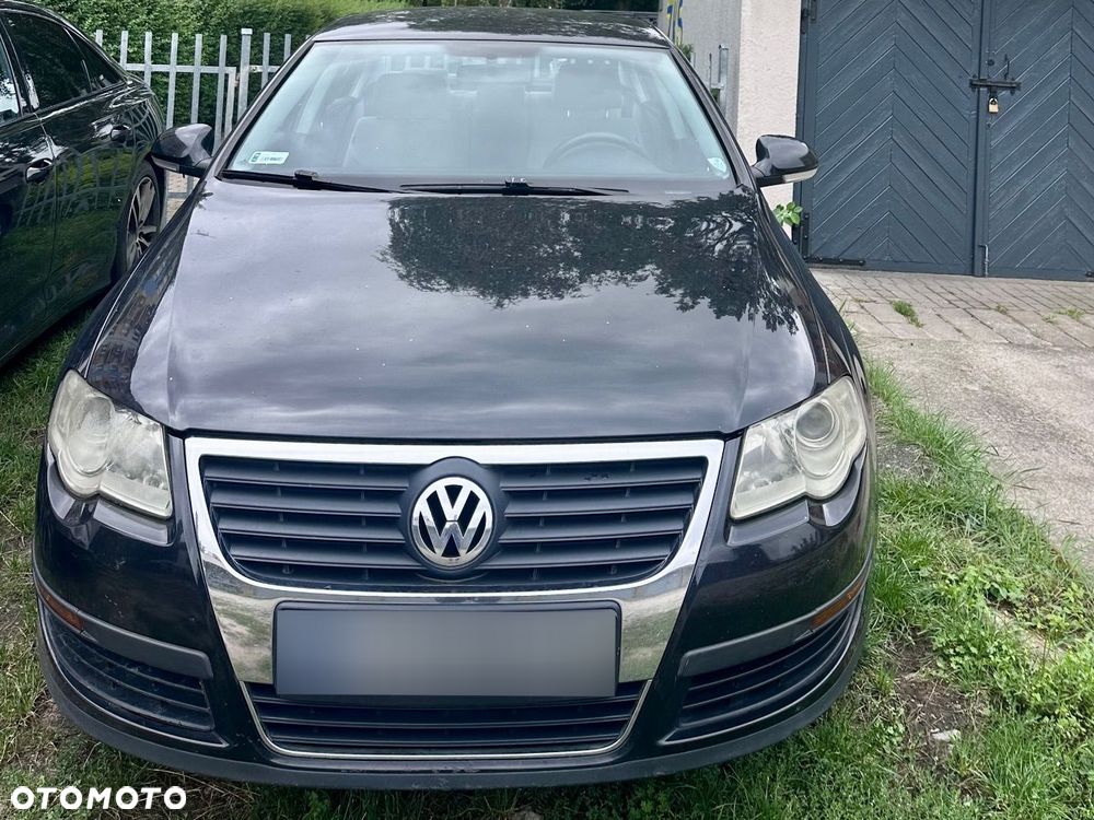 Volkswagen Passat - 1