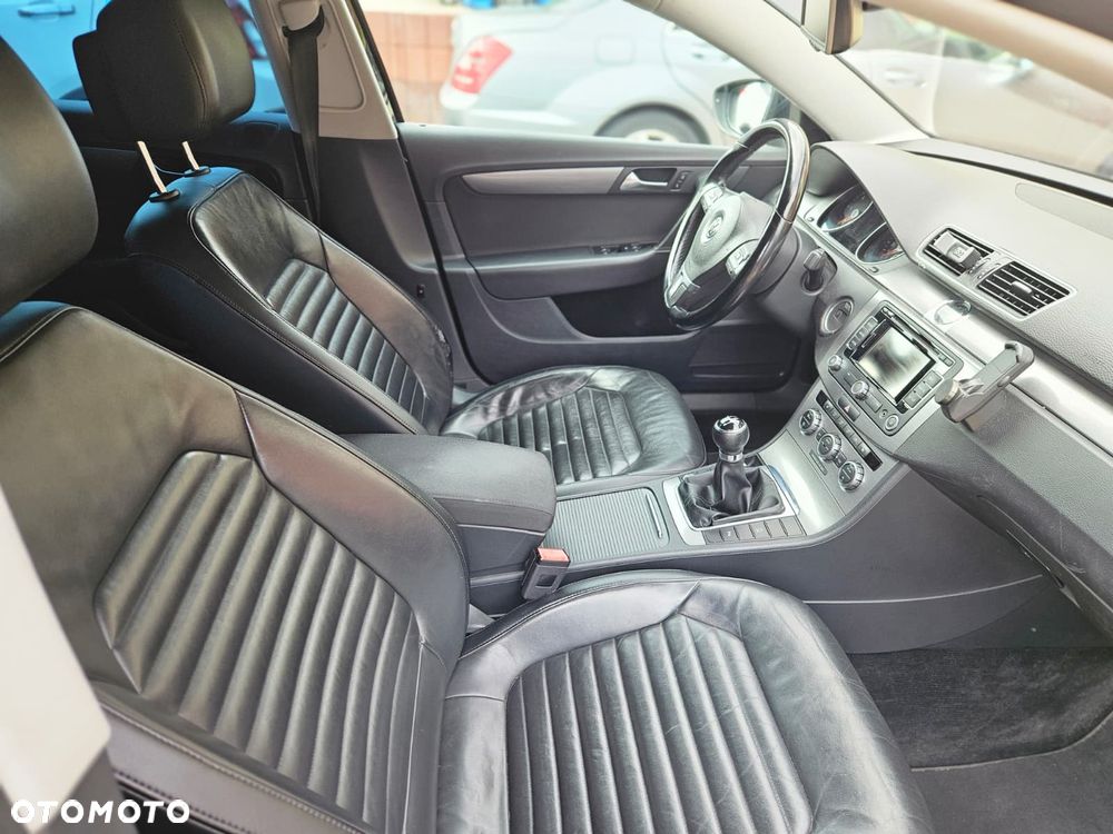 Volkswagen Passat 2.0 TDI Comfortline - 14