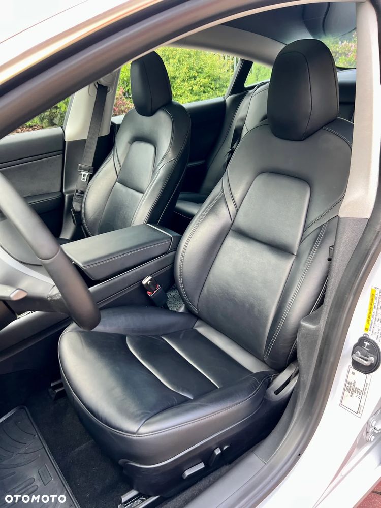 Tesla Model 3 - 25
