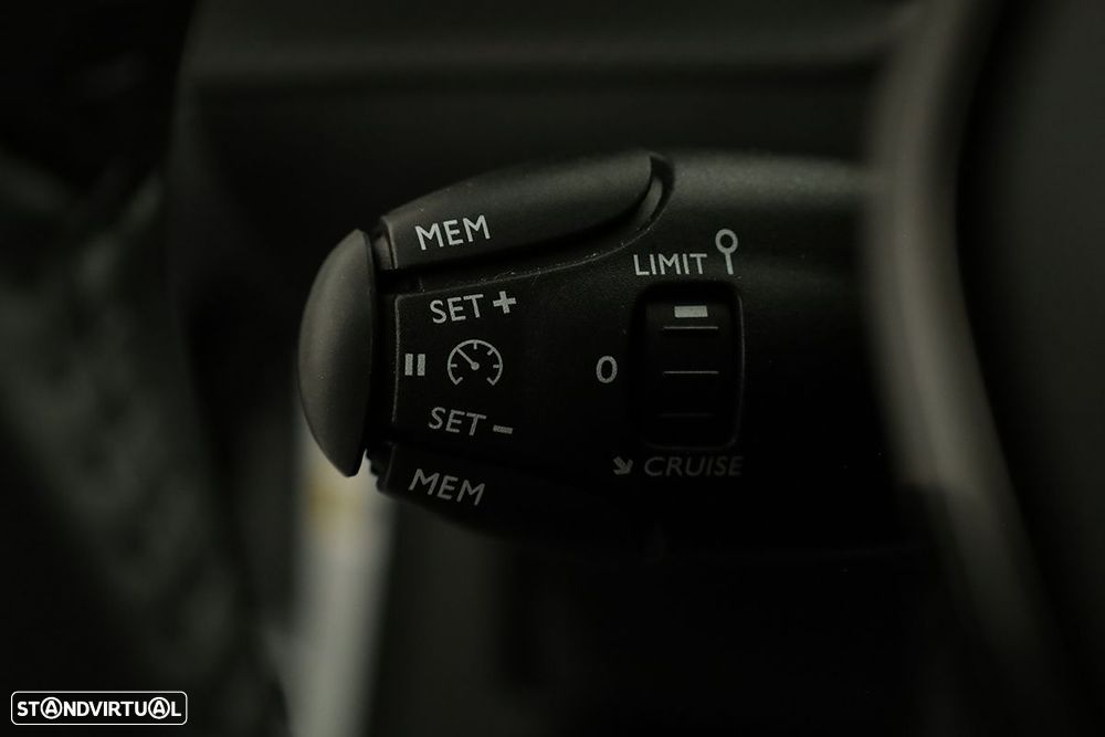 Peugeot 2008 1.2 PureTech Allure - 18