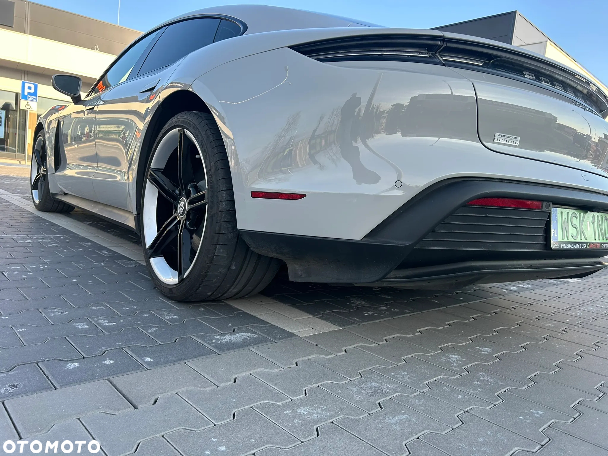 Porsche Taycan Performance Plus - 17
