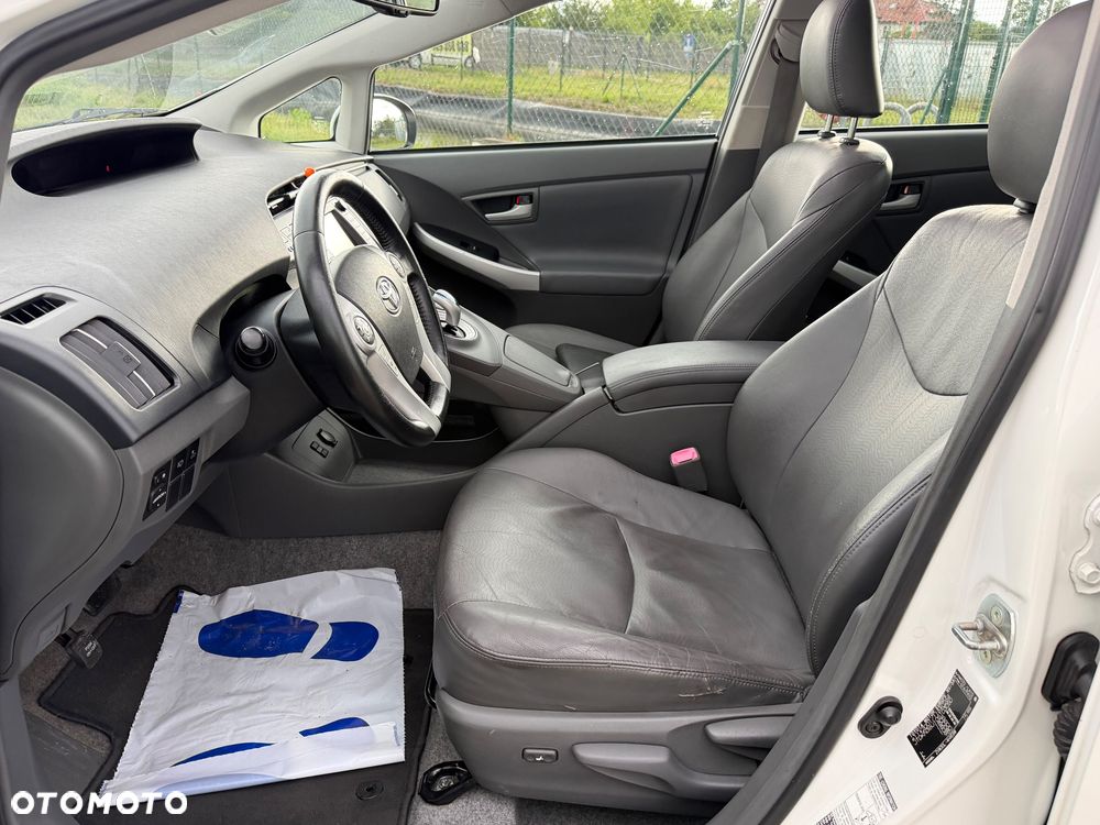 Toyota Prius 1.8 HSD Premium - 10