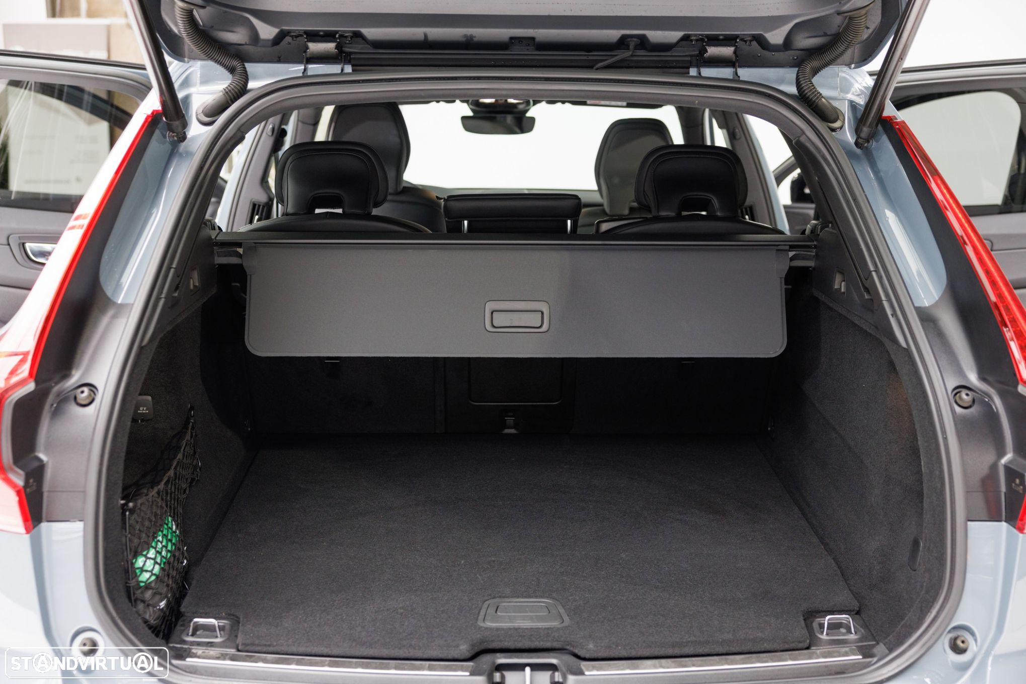 Volvo XC 60 2.0 T6 PHEV R-Design AWD - 29