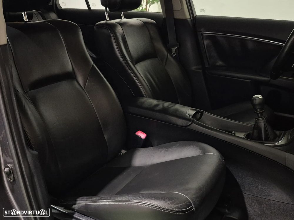 Toyota Avensis 2.0 D-4D Exclusive +Pele+GPS — fotografia 24
