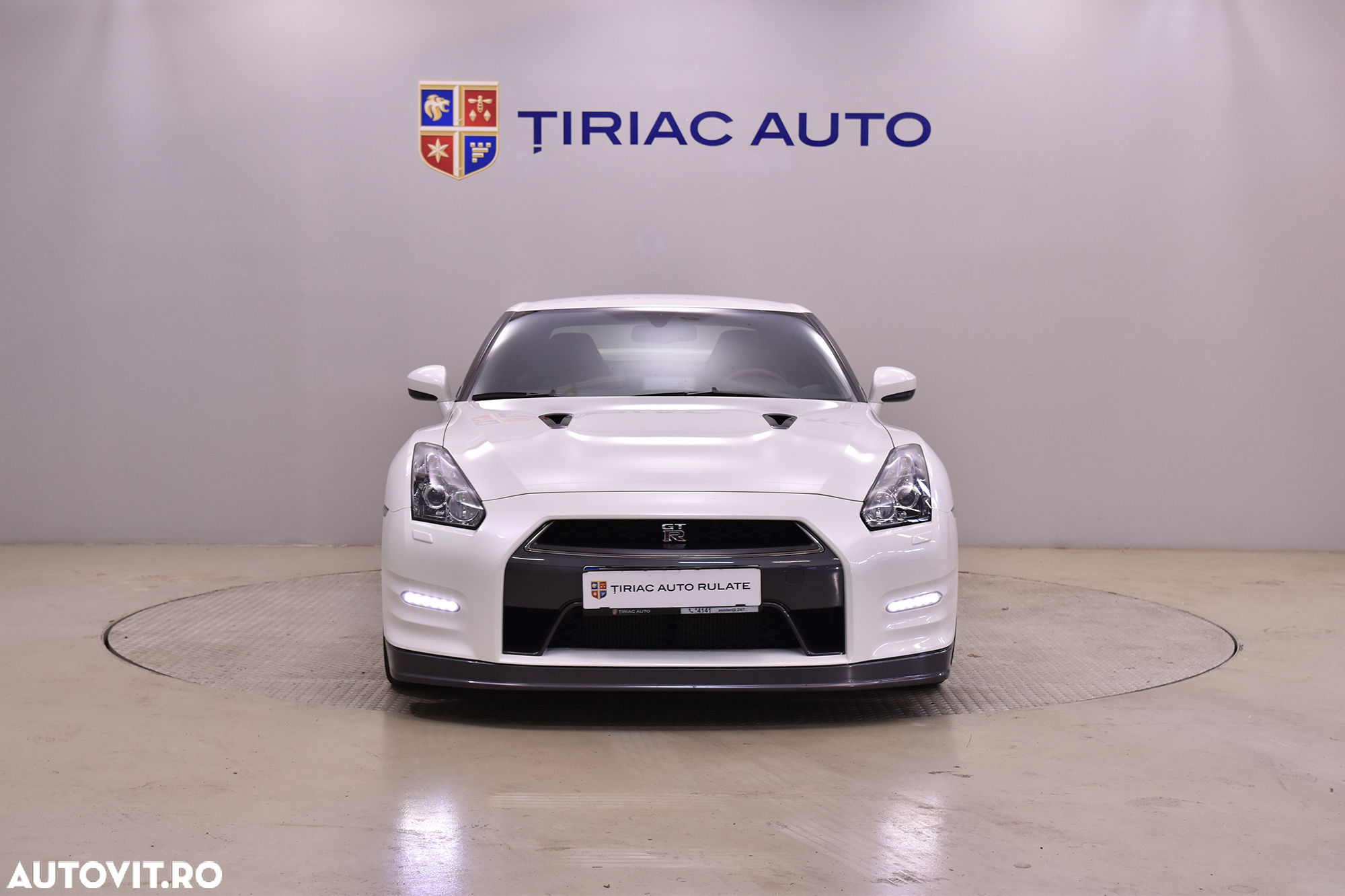 Nissan GT-R - 8