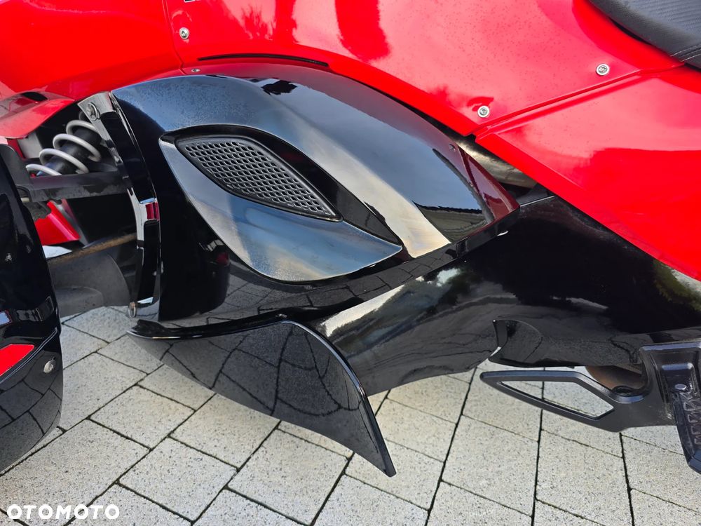 Can-Am Spyder - 25