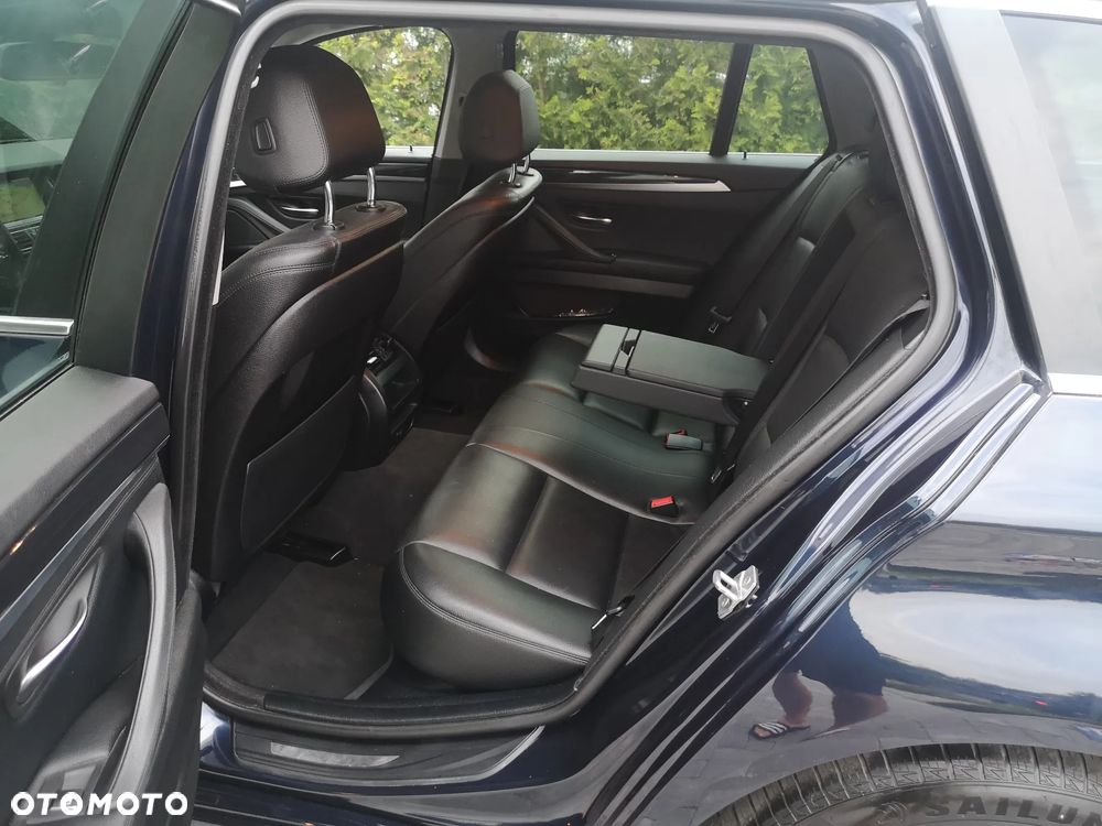 BMW Seria 5 525d xDrive - 17