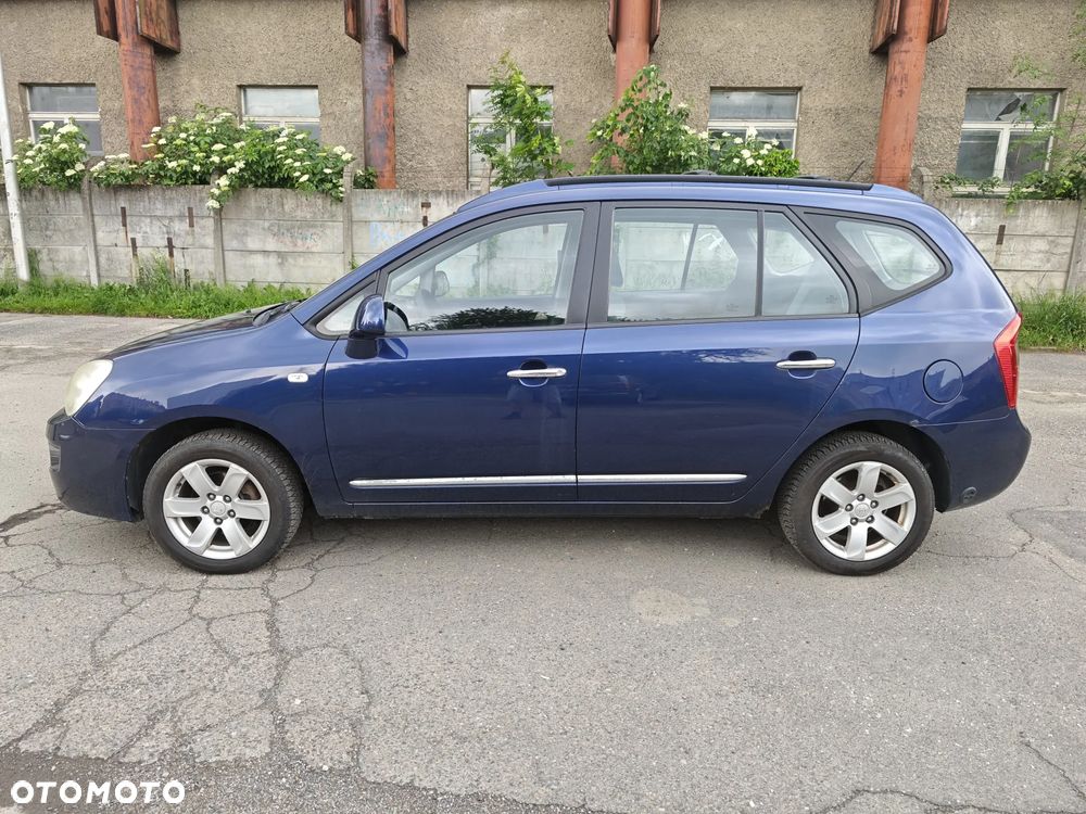 Kia Carens - 10