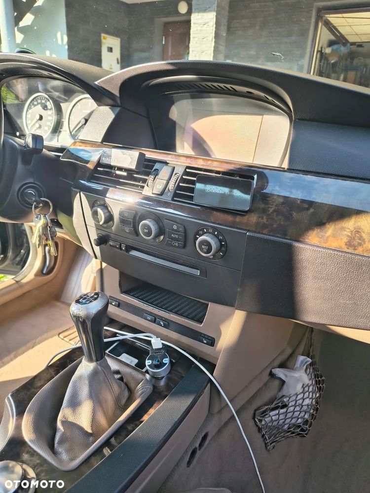 BMW Seria 5 525d - 19