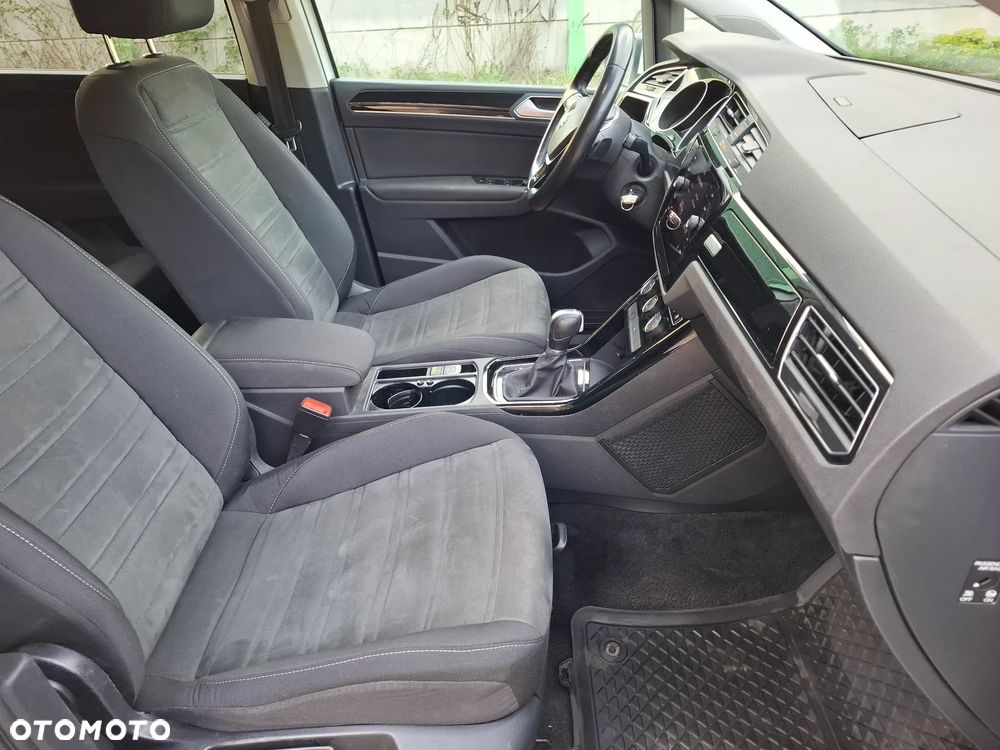 Volkswagen Touran 2.0 TDI SCR DSG Highline - 24