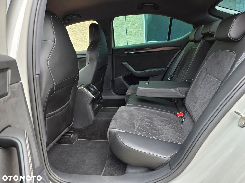 Skoda Superb 2.0 TDI SCR 4x4 Sportline DSG - 16