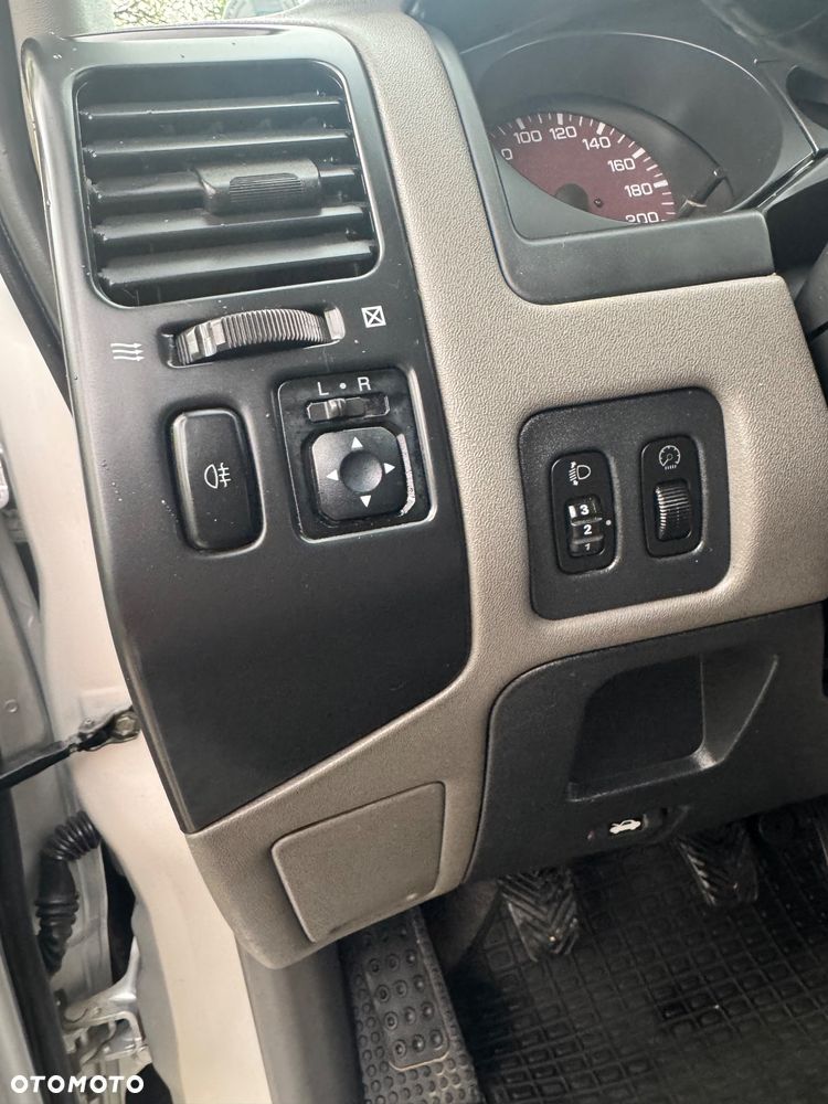 Mitsubishi Pajero - 10