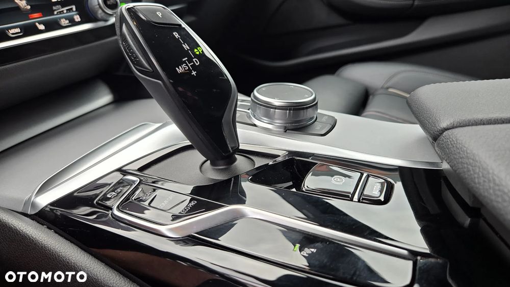 BMW Seria 5 520i Luxury Line - 32