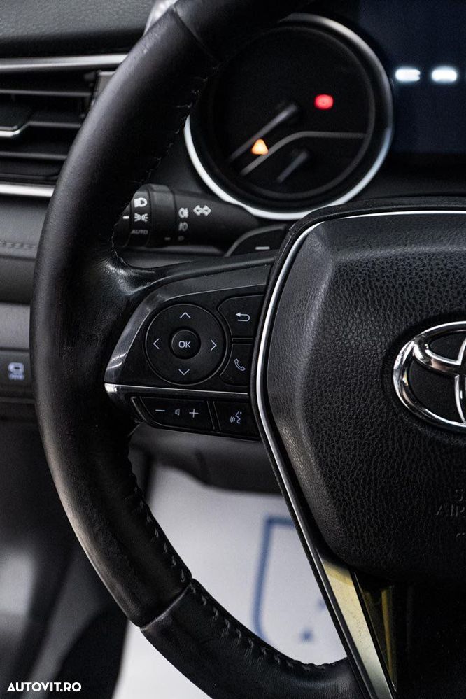 Toyota Camry 2.5 Exclusive - 25
