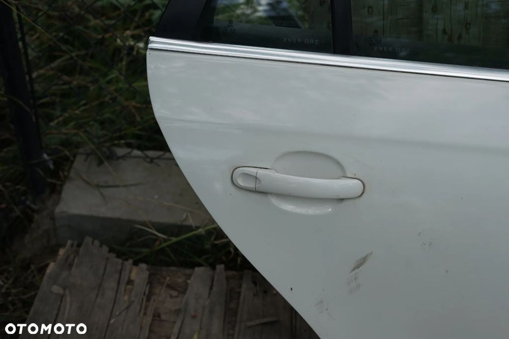 Drzwi tył tylne prawe Volkswagen Golf V Kombi LB9A - 2