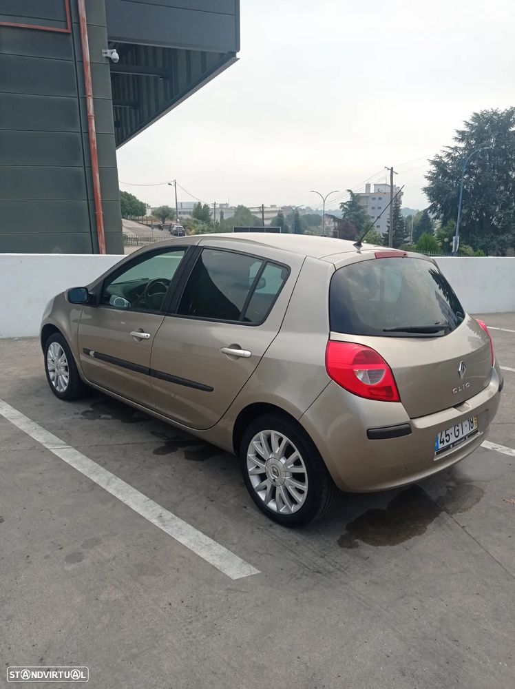 Renault Clio - 7