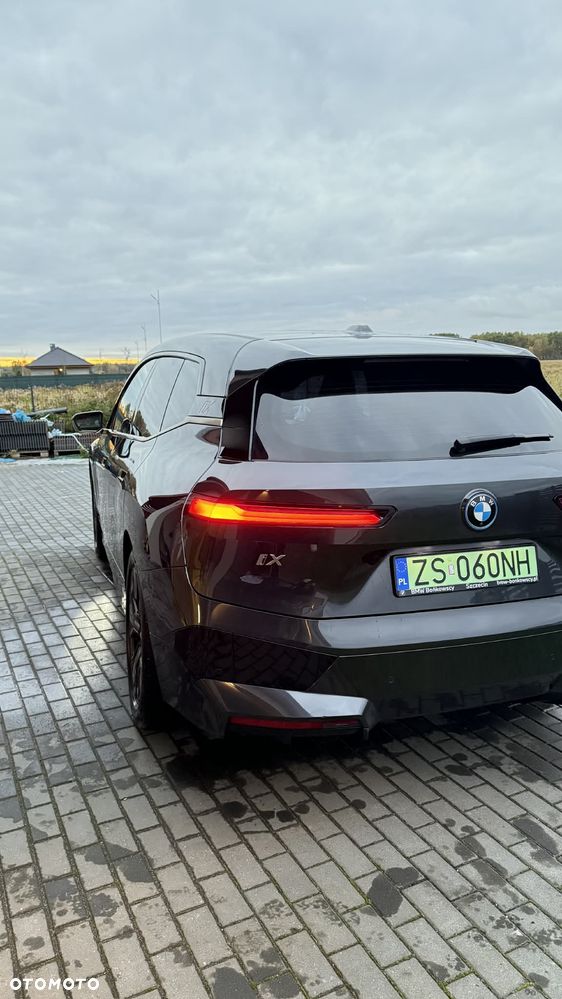 BMW iX xDrive40 76.6kWh Signature - 8