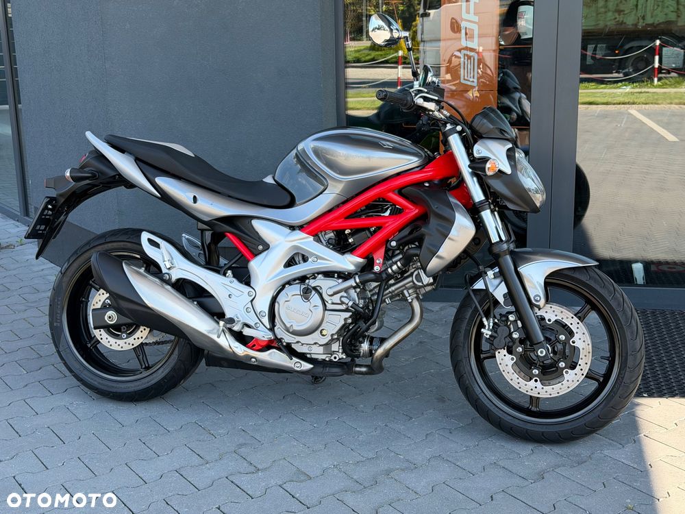 Suzuki Gladius - 2