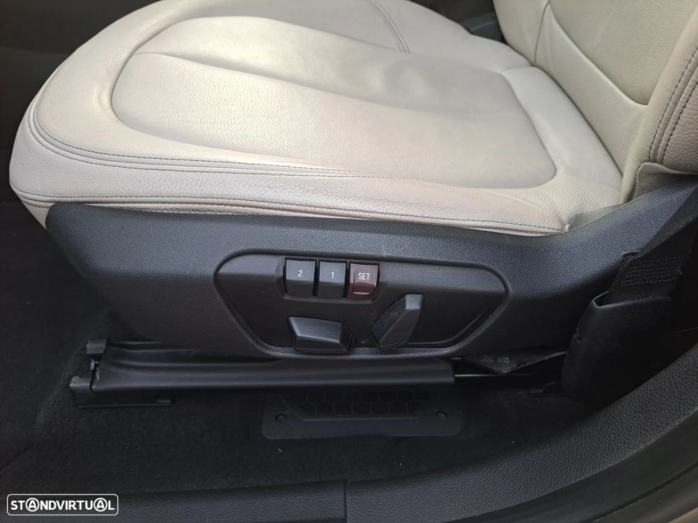 BMW 216 Active Tourer d Luxury Line - 34