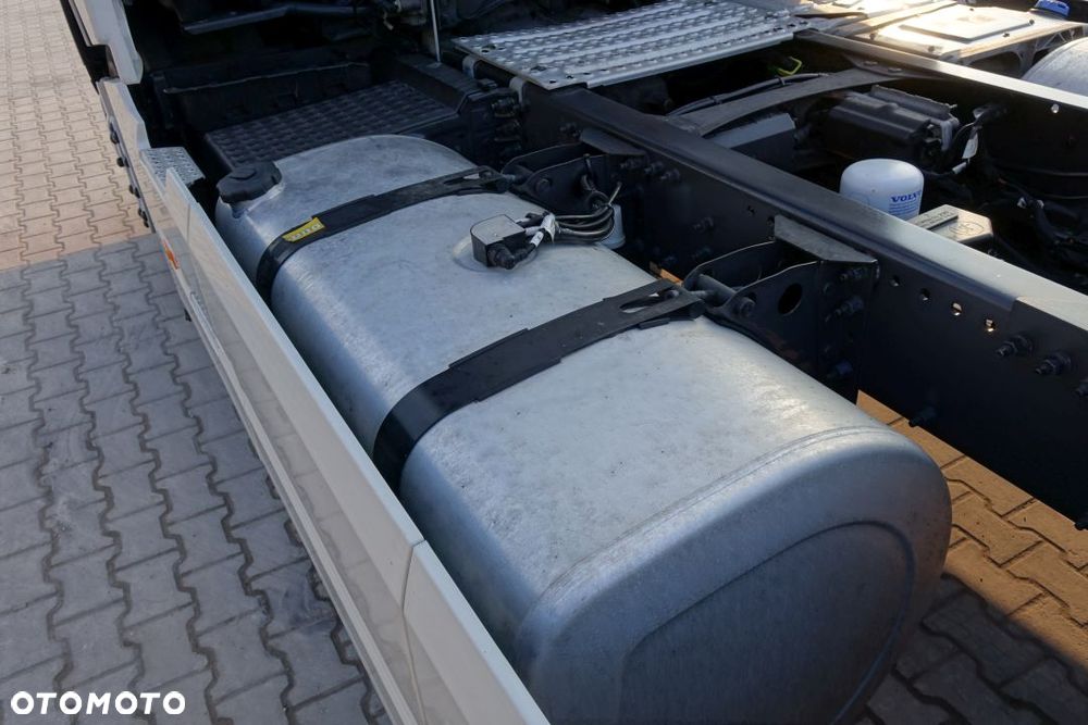 Volvo FH 500 GLOBETROTTER / I-SAVE / STANDARD / AUTOMAT / EURO 6 / KLIMATYZACJA POSTOJOWA / LODÓWKA / LED / NAVI / 2 ZBIORNIKI - 14