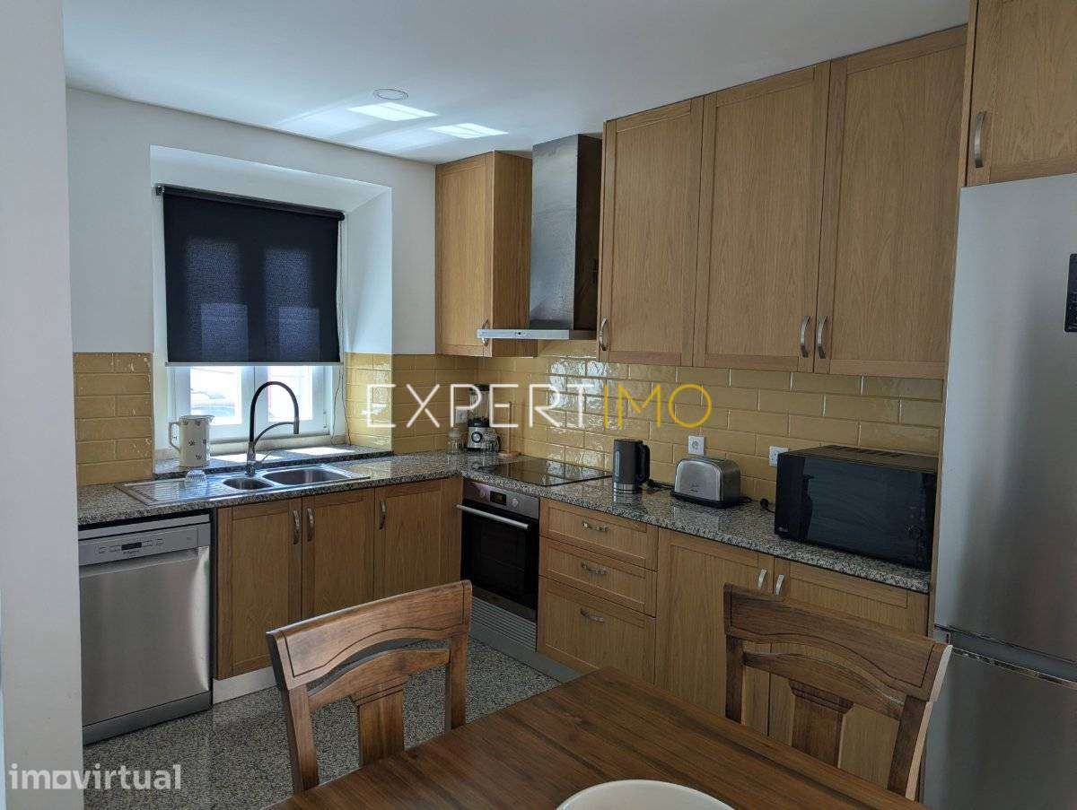 Moradia T3 antiga renovada, quintal, sótão, Alfeizerão Alcobaça - Grande imagem: 2/19