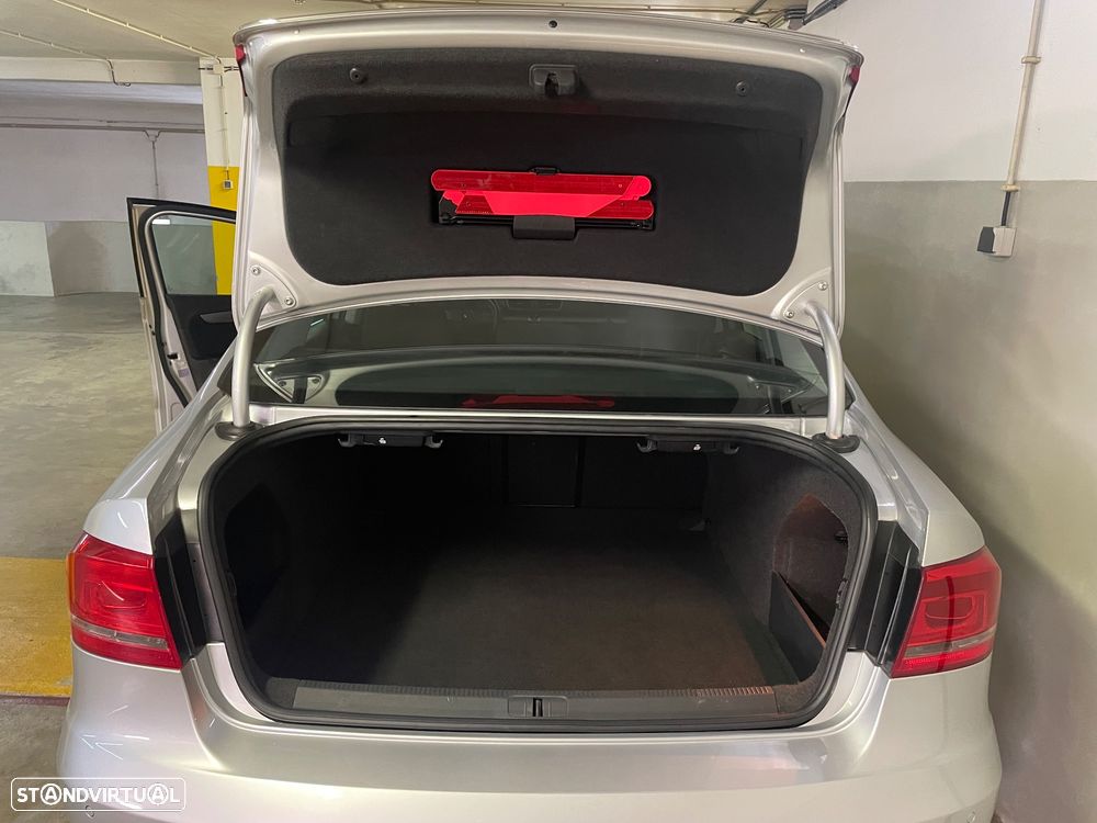 Volkswagen Passat 1.6 TDI BlueMotion — fotografia 10